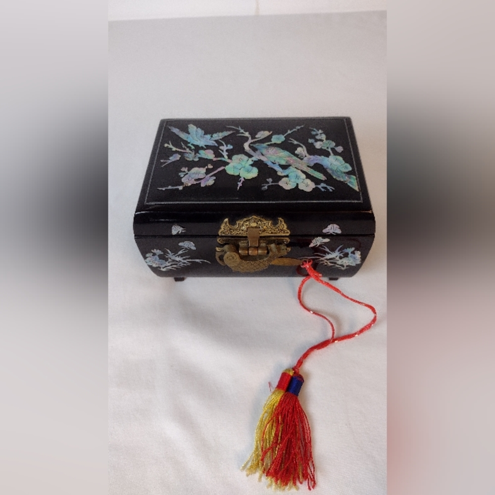 Vintage Jewelry Music Box, Black Enamel with Mother of Pearl Inlay